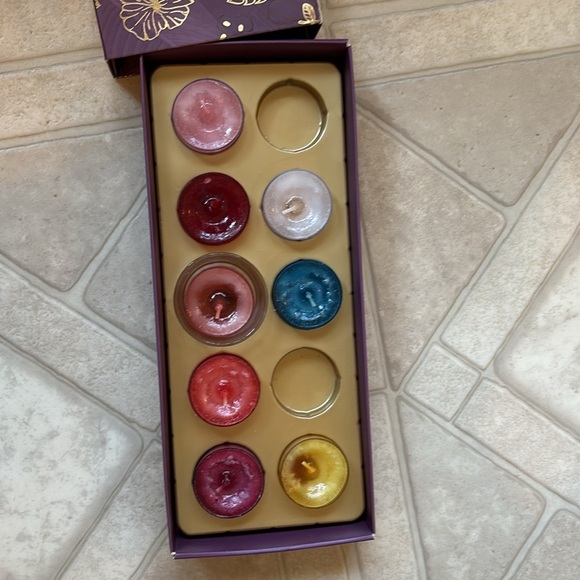 Yankee Candle 8 Tea Lights & 1 Holder Gift Set – Last Paradise - Picture 2 of 6